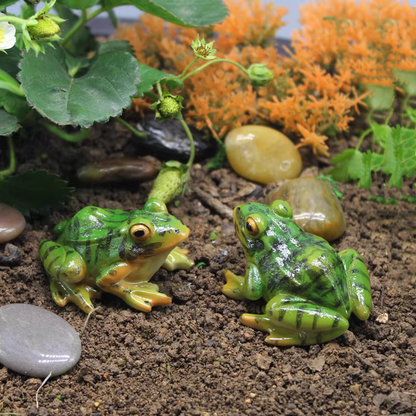 2Pcs Resin frogs for outdoor home decoration