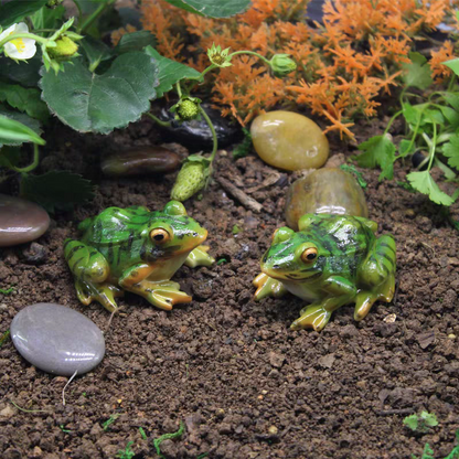 2Pcs Resin frogs for outdoor home decoration